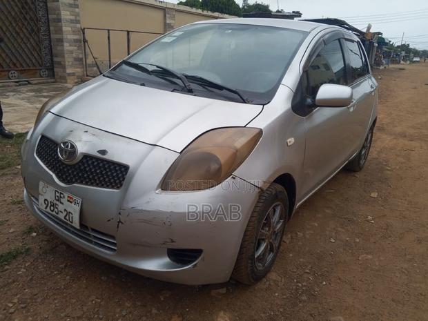 Toyota Vitz 1.3 FWD 5dr 2010 Silver