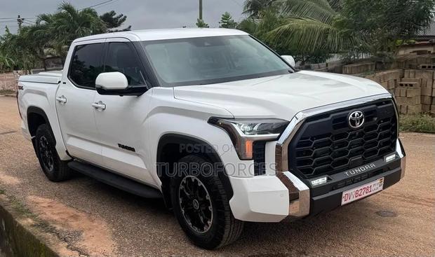 Toyota Tundra 2022 White