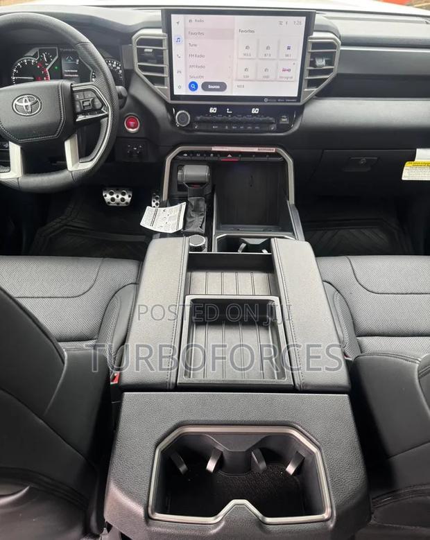 Toyota Tundra 2022 White