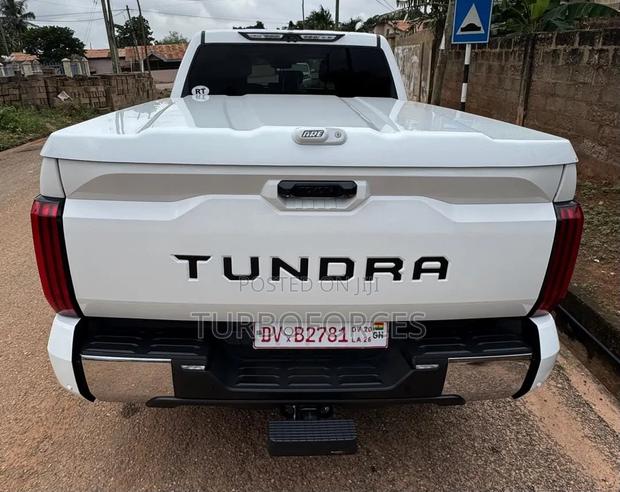 Toyota Tundra 2022 White