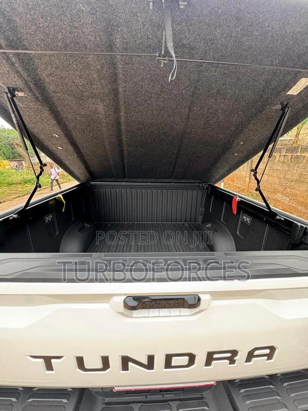 Toyota Tundra 2022 White