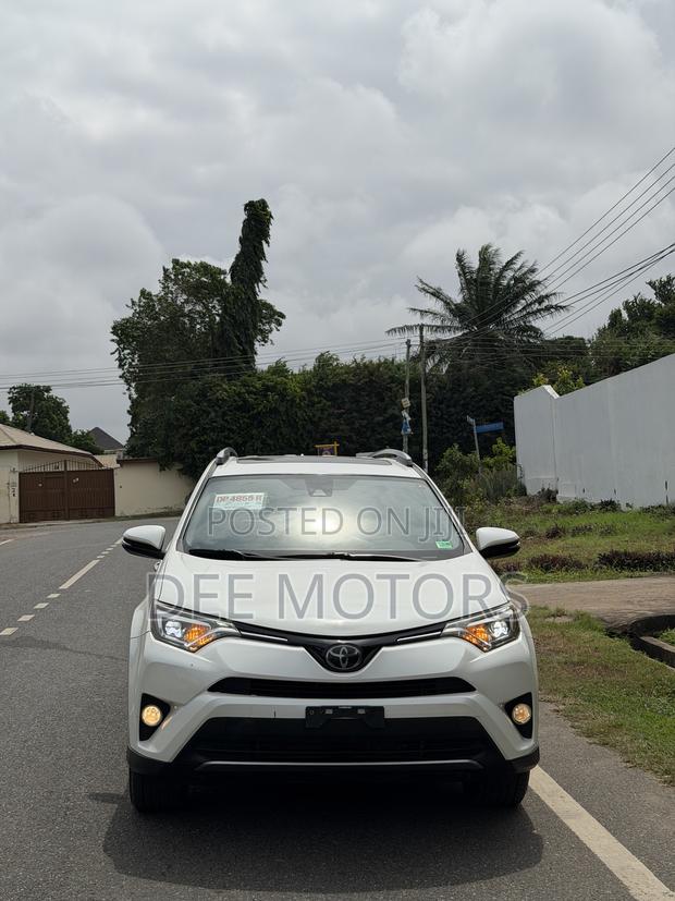 Toyota RAV4 Limited 4dr SUV AWD (2.5L 4cyl 6A) 2018 White