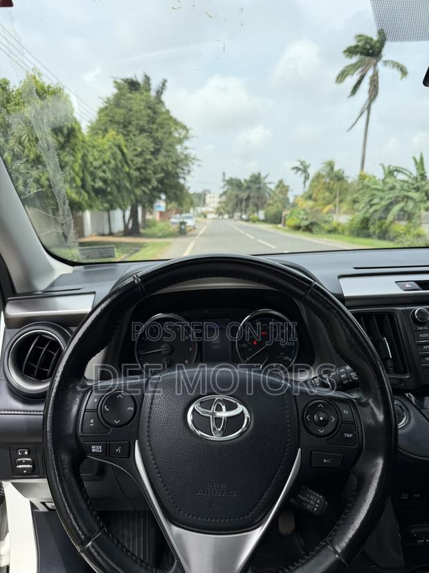 Toyota RAV4 Limited 4dr SUV AWD (2.5L 4cyl 6A) 2018 White