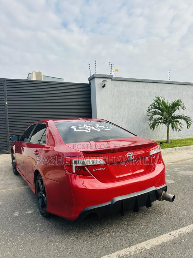 Toyota Camry SE Sport 4dr Sedan w/Prod. End 11/13 (2.5L 4cyl 6A) 2014