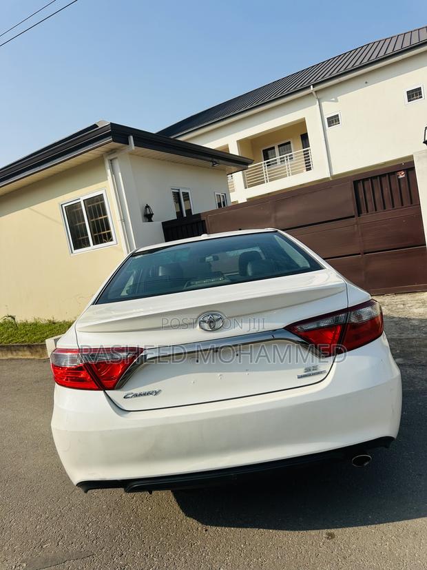 Toyota Camry SE w/Special Edition Pkg (2.5L 4cyl 6A) 2016 White