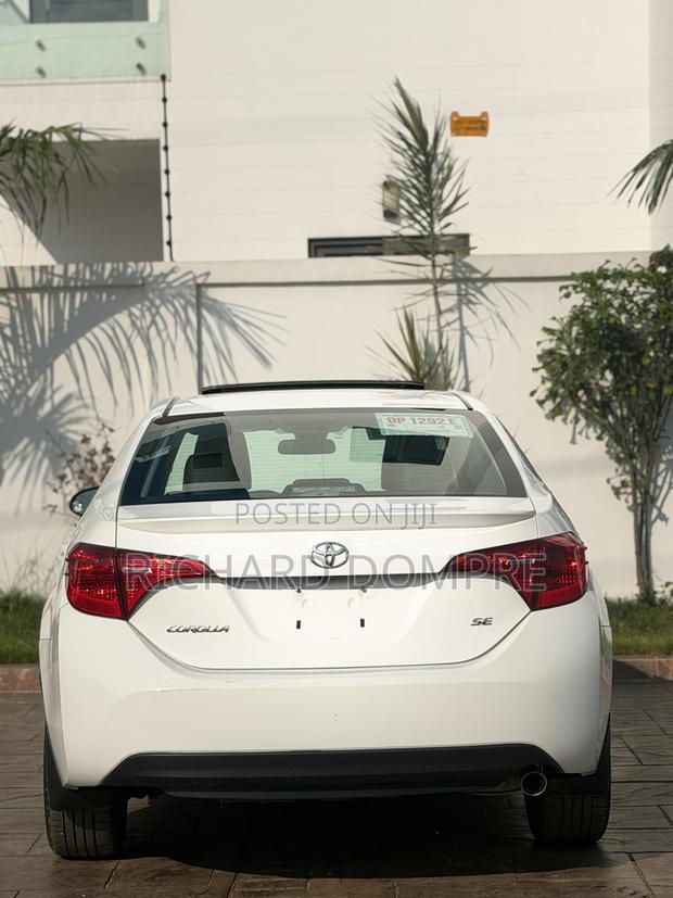 Toyota Corolla SE 4dr Sedan (1.8L 4cyl CVT) 2017 White