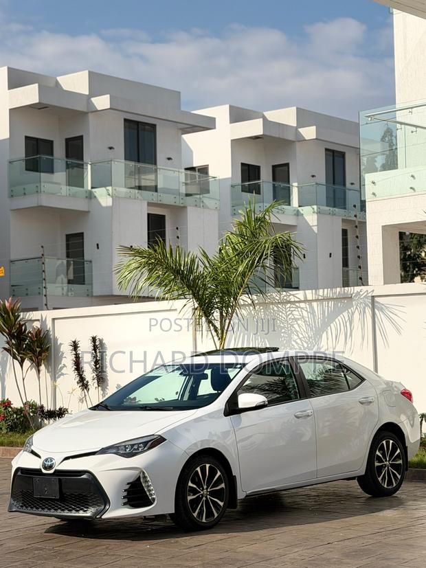 Toyota Corolla SE 4dr Sedan (1.8L 4cyl CVT) 2017 White