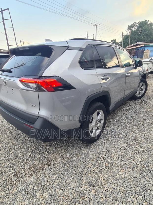 Toyota RAV4 2021 Silver
