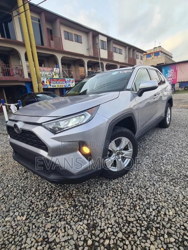 Toyota RAV4 2021 Silver