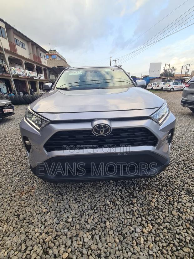 Toyota RAV4 2021 Silver
