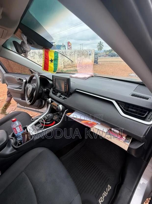 Toyota RAV4 2019 Silver