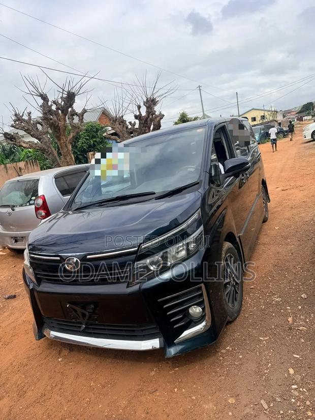 Toyota Voxy 2015 Green