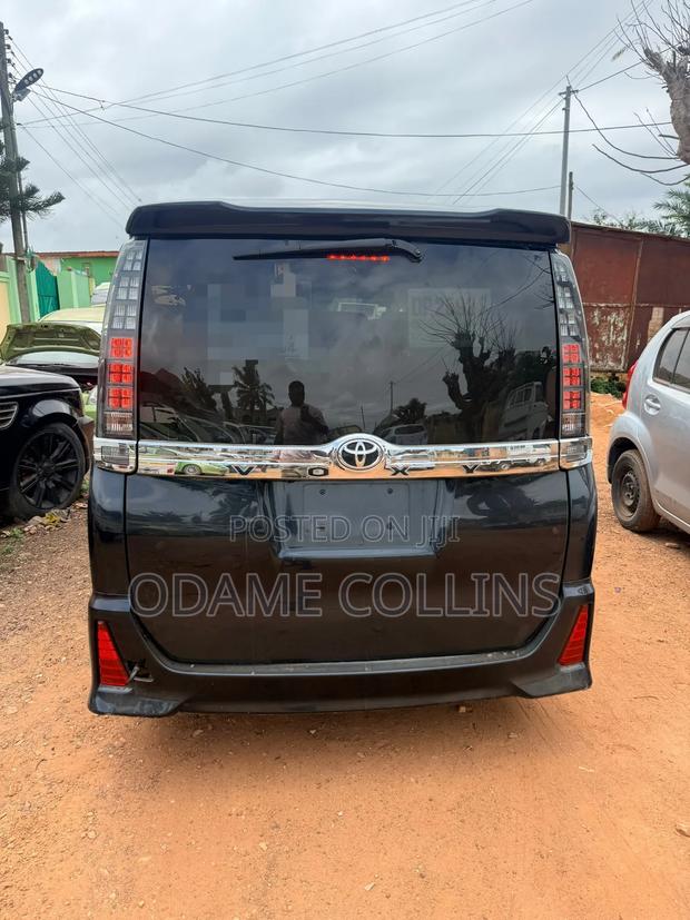 Toyota Voxy 2015 Green