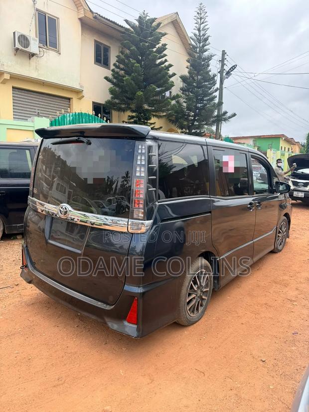 Toyota Voxy 2015 Green