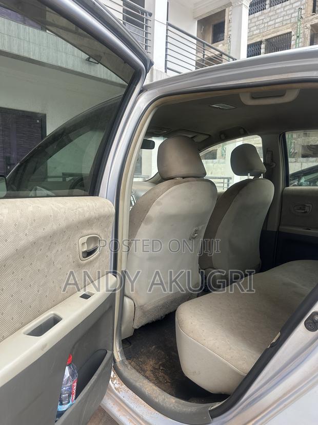 Toyota Vitz 2010 Silver