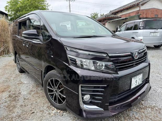 Toyota Voxy 2014 Black