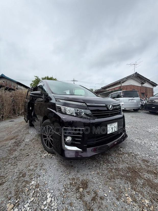 Toyota Voxy 2014 Black