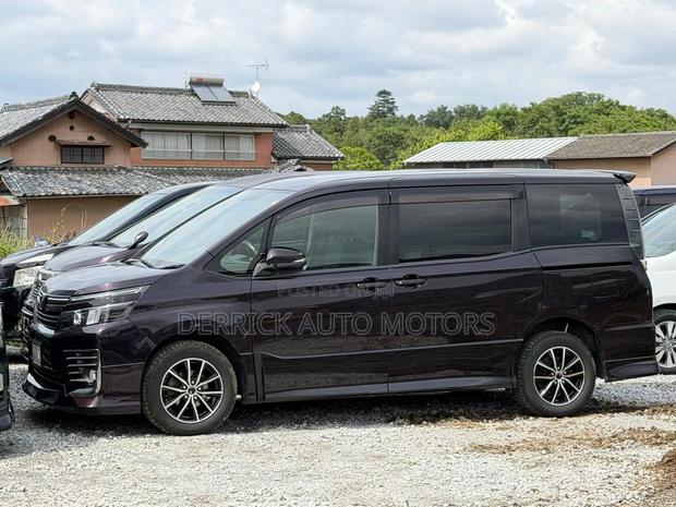 Toyota Voxy 2014 Black