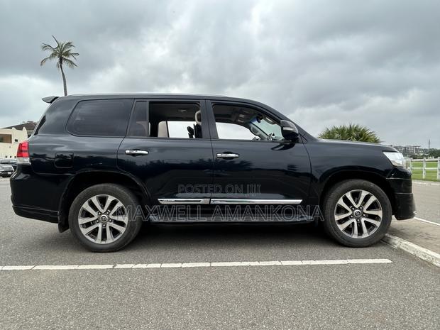 Toyota Land Cruiser 4.5 V8 GXR 2017 Black