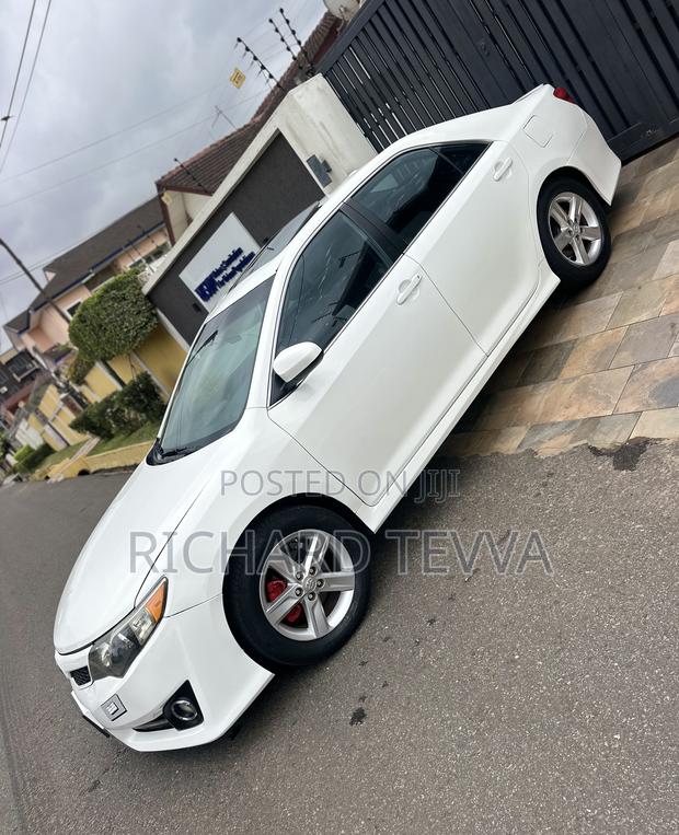 Toyota Camry SE 4dr Sedan (2.5L 4cyl 6A) 2014 White