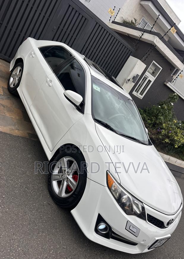 Toyota Camry SE 4dr Sedan (2.5L 4cyl 6A) 2014 White