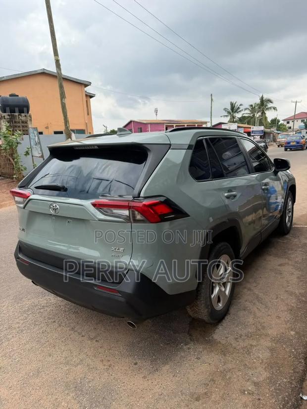 Toyota RAV4 2020 Green