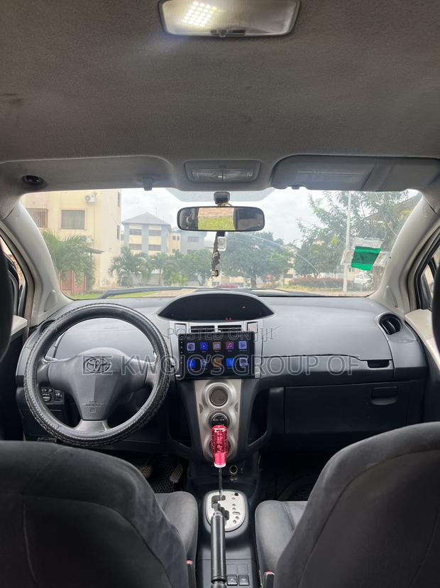 Toyota Vitz 2010 Green