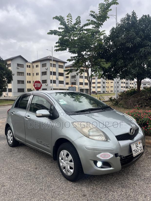 Toyota Vitz 2010 Green