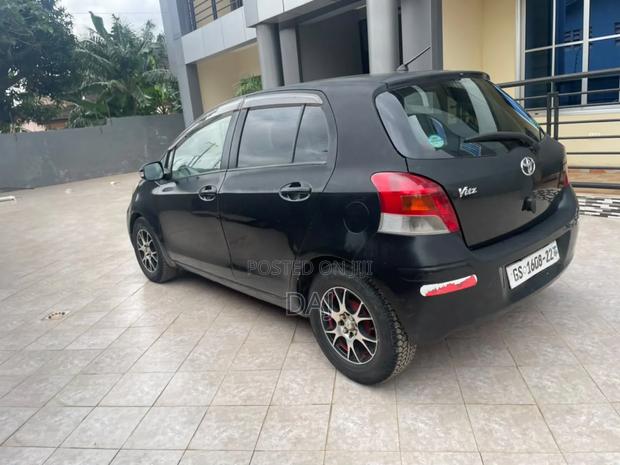 Toyota Vitz 1.3 AWD 3dr 2010 Black