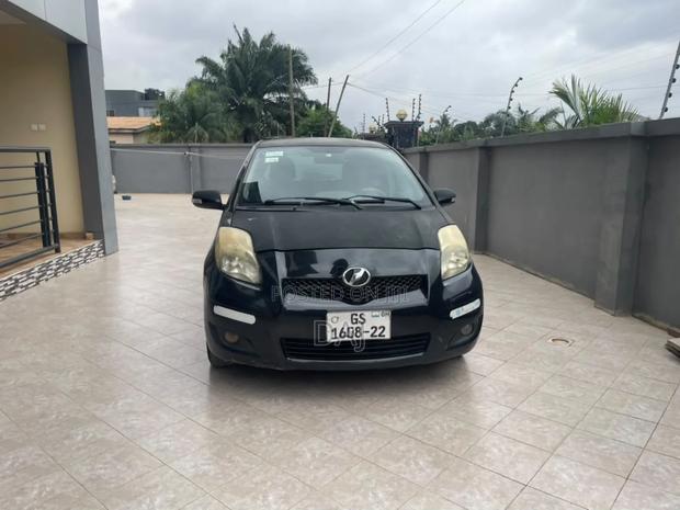 Toyota Vitz 1.3 AWD 3dr 2010 Black