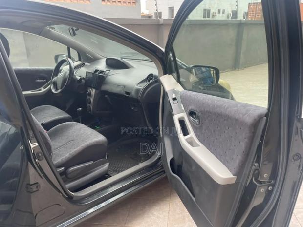 Toyota Vitz 1.3 AWD 3dr 2010 Black