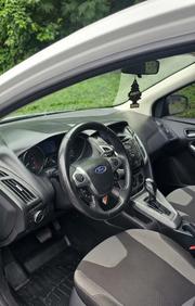 Ford Focus SE Sedan FWD (2.0L 4cyl 5M) 2012 White for sale
