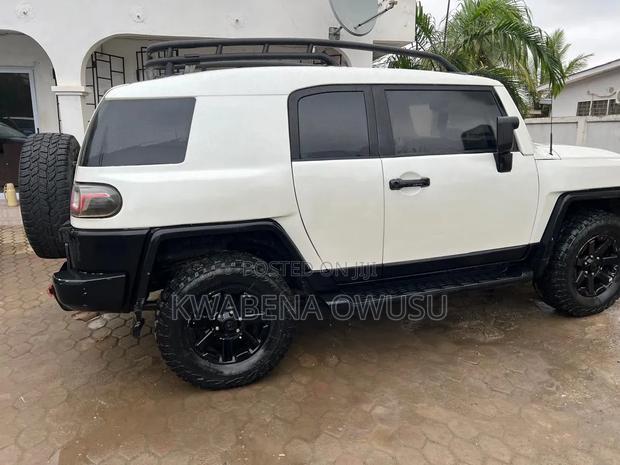 Toyota FJ Cruiser 2010 White