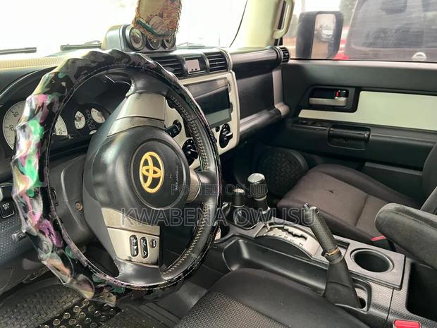Toyota FJ Cruiser 2010 White