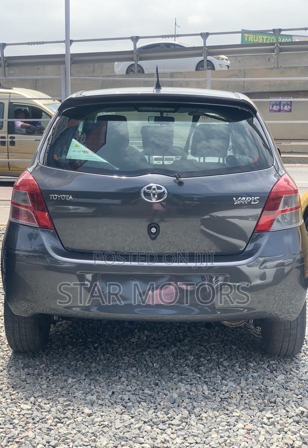Toyota Yaris 2012 Gray