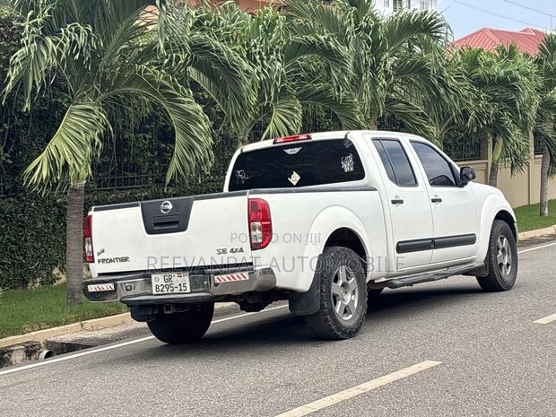 Nissan Frontier 2007 White