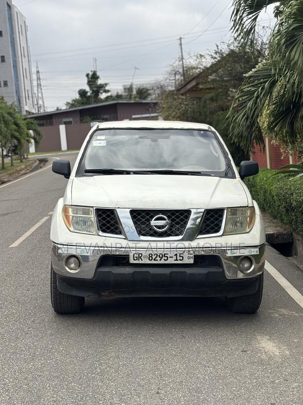 Nissan Frontier 2007 White