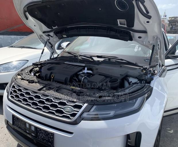 Land Rover Range Rover Evoque R-Dynamic SE 2023 White