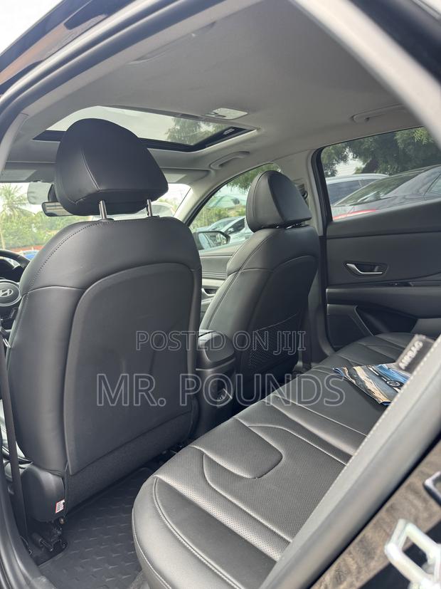 Hyundai Elantra 2025 Black