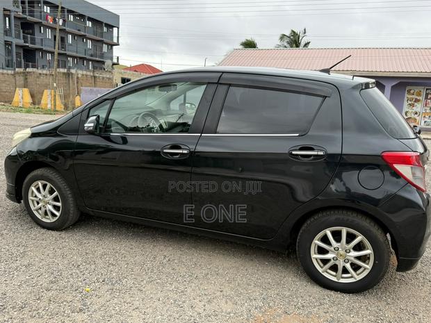 Toyota Vitz 2012 Black