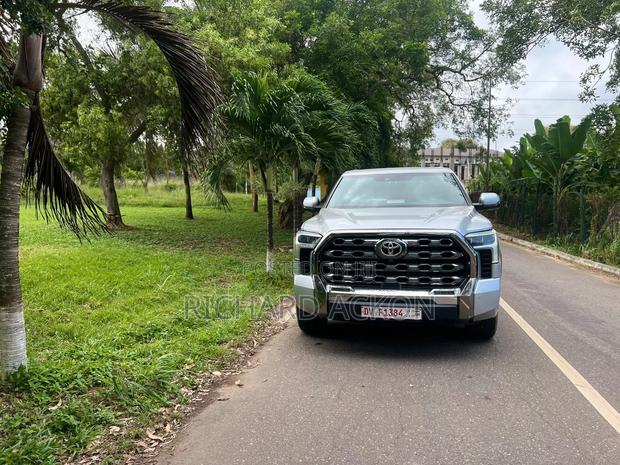 Toyota Tundra 2024 Gray