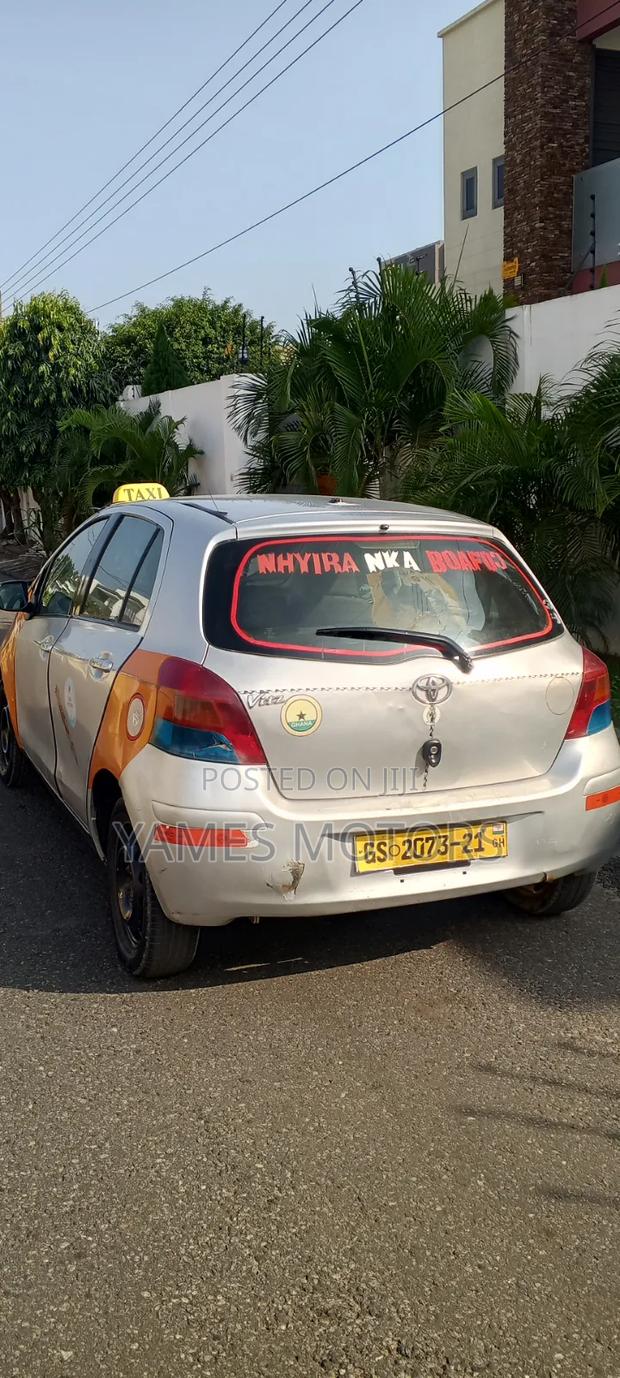 Toyota Vitz 2010 Silver