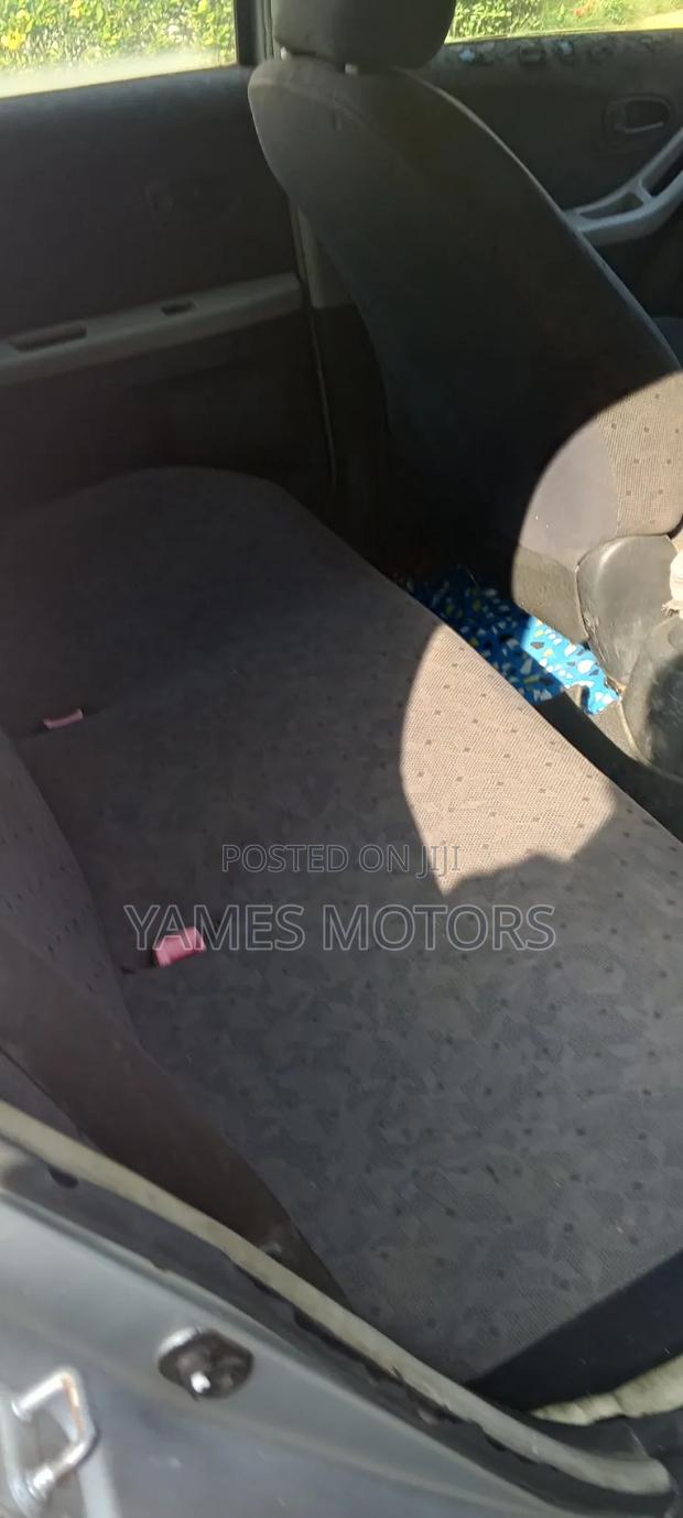 Toyota Vitz 2010 Silver