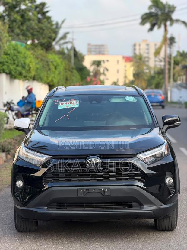 Toyota RAV4 XLE Premium 2025 Black