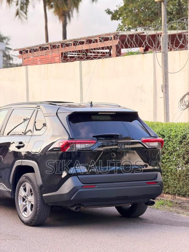 Toyota RAV4 XLE Premium 2025 Black