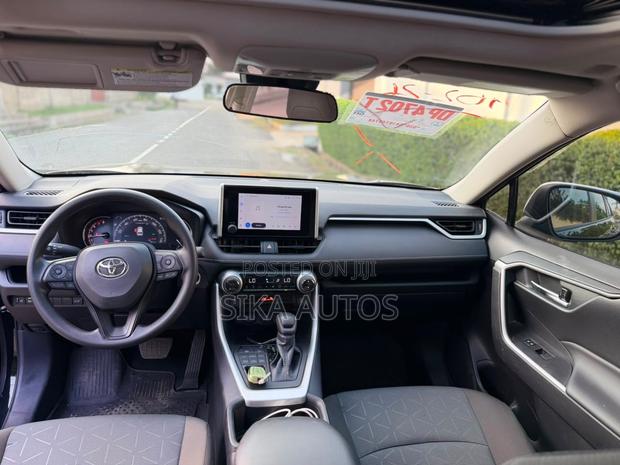 Toyota RAV4 XLE Premium 2025 Black