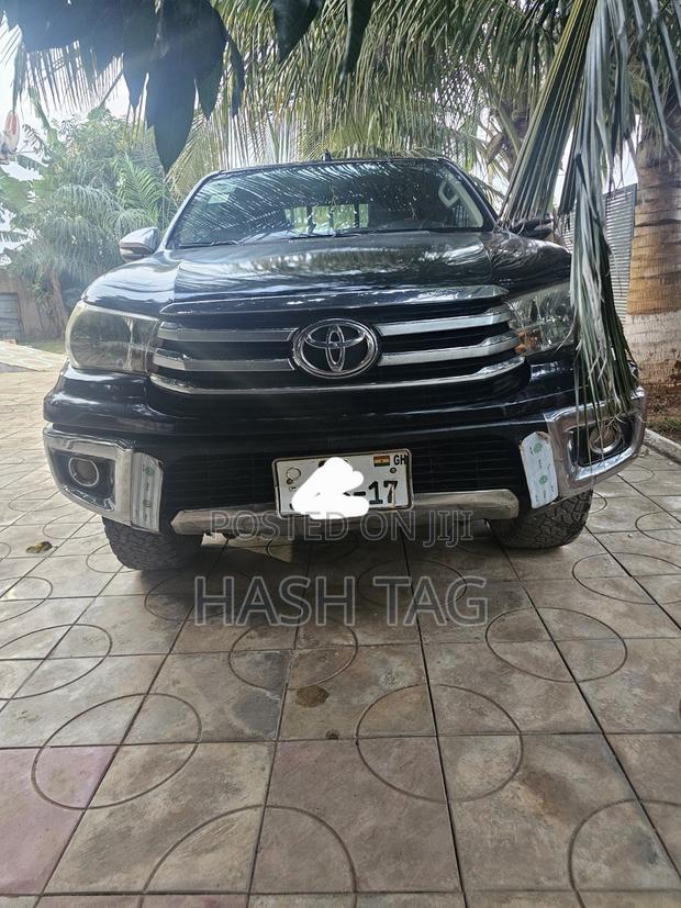 Toyota Hilux 2016 Black