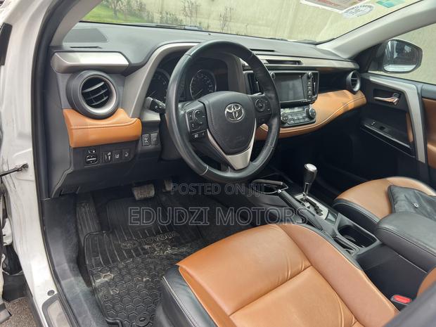 Toyota RAV4 Limited AWD (2.5L 4cyl 6A) 2016 White