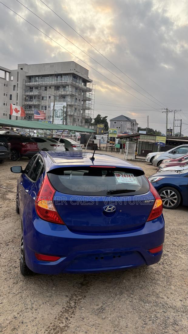 Hyundai Accent SE Hatchback 2017 Blue
