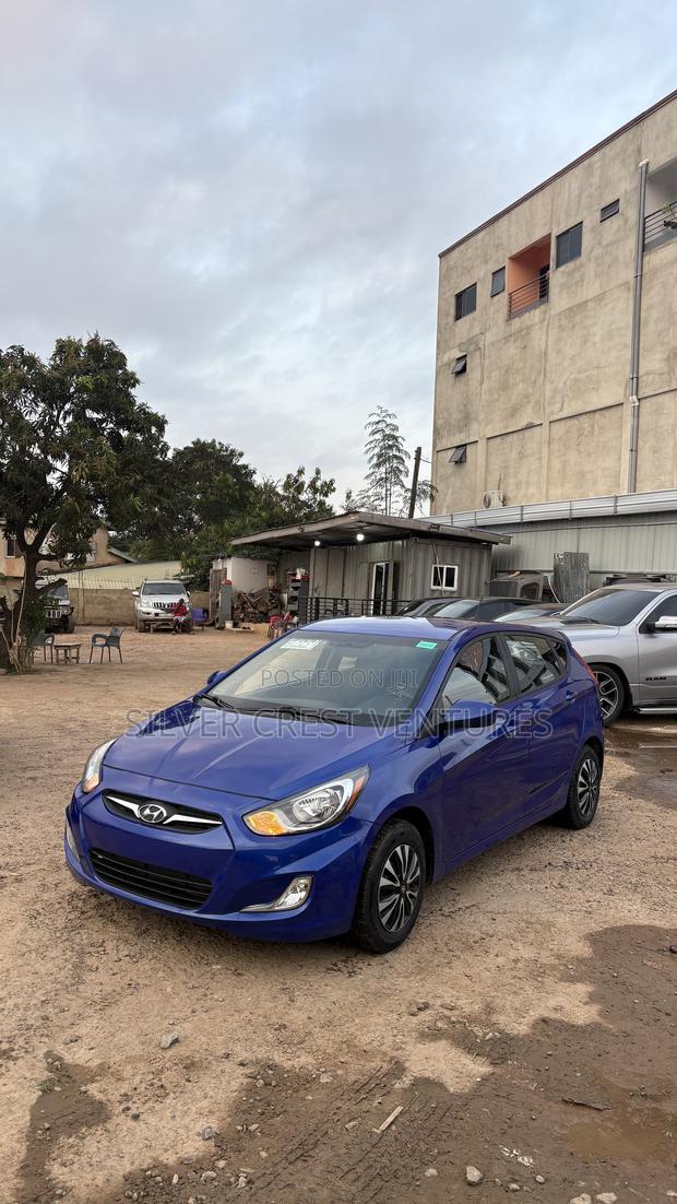 Hyundai Accent SE Hatchback 2017 Blue